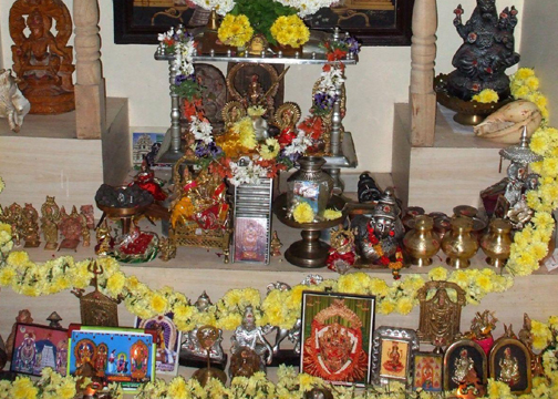 how to place idols in pooja room