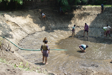 Cleaning_village_pond