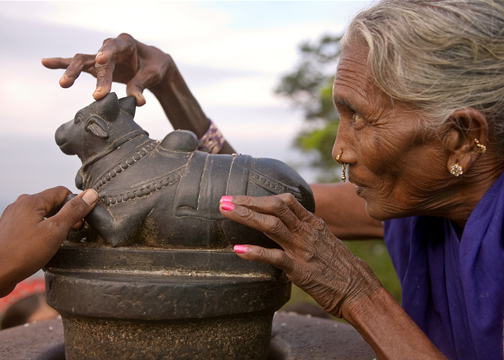 Viewing Shivalingam through nandi horns