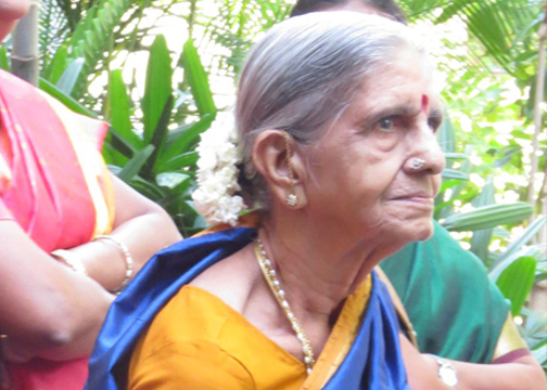 indian women with knot hair